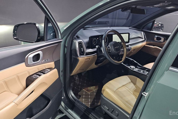 2025 Kia Sorento с пробегом 10 049 км