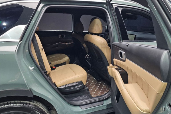 2025 Kia Sorento с пробегом 10 049 км