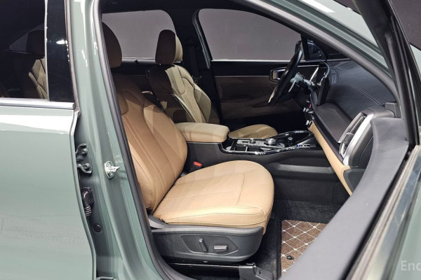 2025 Kia Sorento с пробегом 10 049 км
