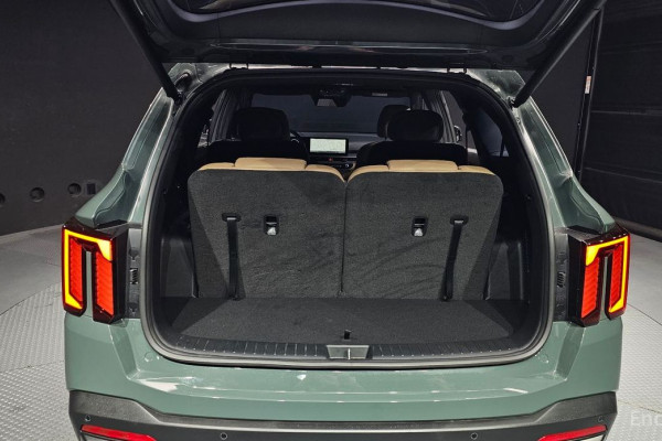 2025 Kia Sorento с пробегом 10 049 км