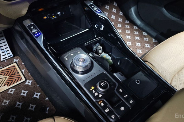 2025 Kia Sorento с пробегом 8 864 км