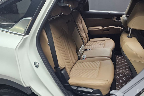 2025 Kia Sorento с пробегом 8 864 км