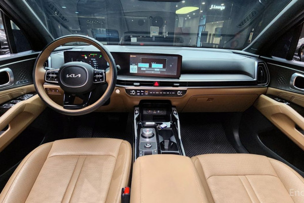 2025 Kia Sorento с пробегом 18 973 км
