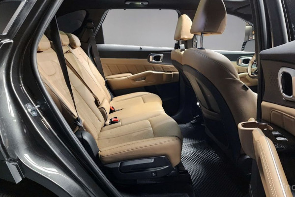 2025 Kia Sorento с пробегом 18 973 км