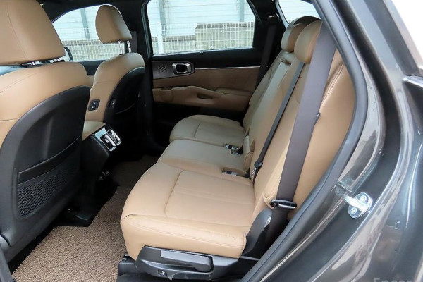 2025 Kia Sorento с пробегом 16 280 км