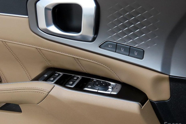 2025 Kia Sorento с пробегом 16 280 км