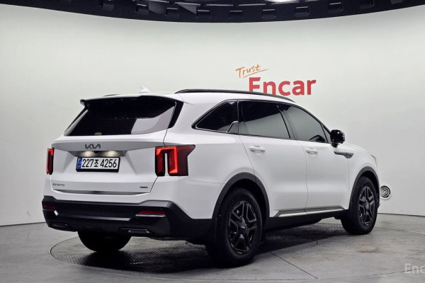 2024 Kia Sorento с пробегом 14 172 км