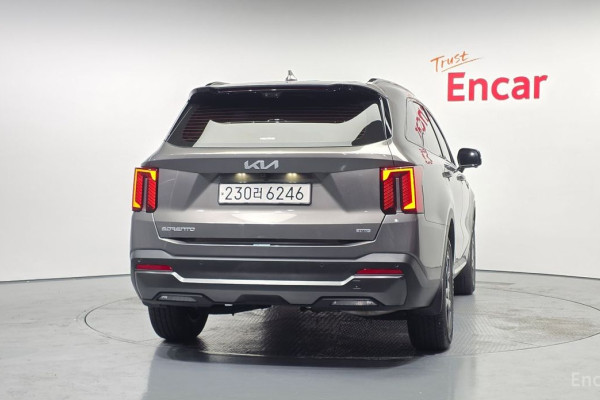 2023 Kia Sorento с пробегом 10 680 км