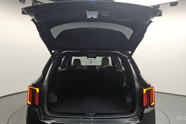 2023 Kia Sorento с пробегом 18 063 км