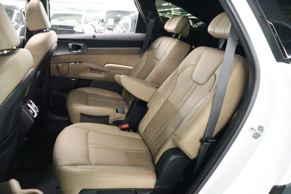 2024 Kia Sorento с пробегом 15 726 км