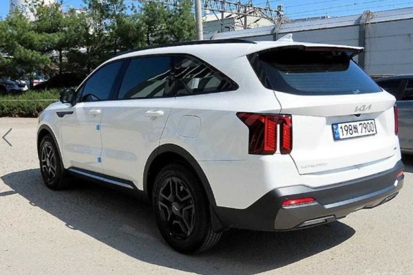 2024 Kia Sorento с пробегом 15 648 км