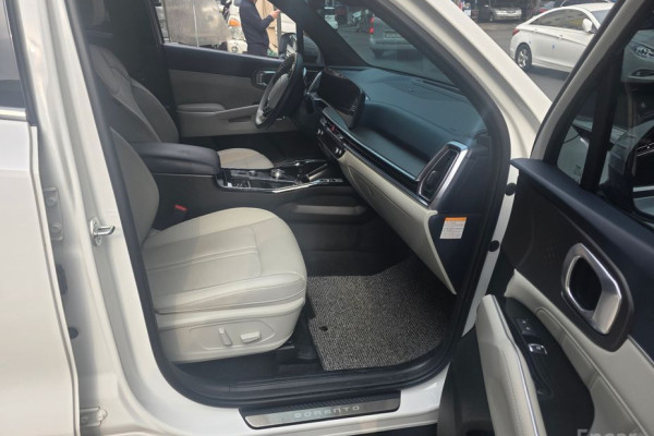 2024 Kia Sorento с пробегом 22 878 км
