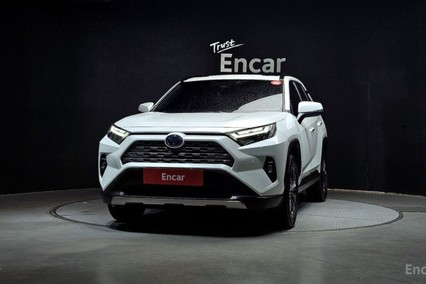 2023 Toyota RAV4 с пробегом 3 863 км