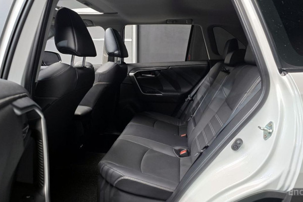 2023 Toyota RAV4 с пробегом 3 863 км