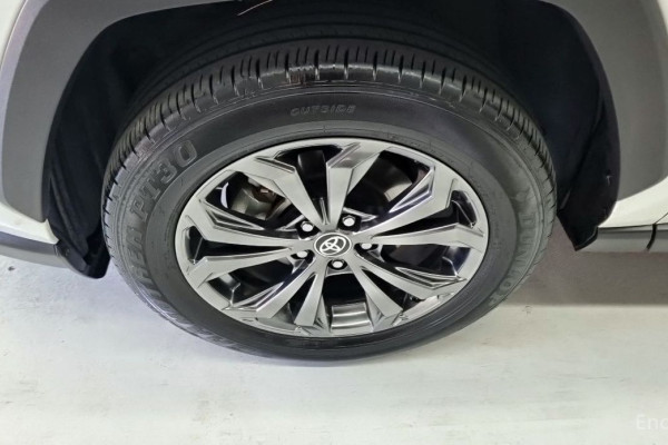 2022 Toyota RAV4 с пробегом 25 605 км