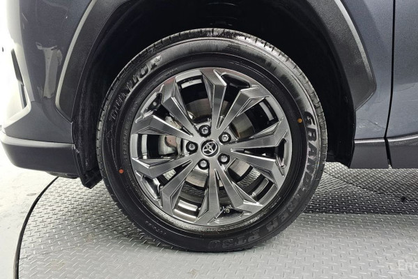 2023 Toyota RAV4 с пробегом 12 945 км