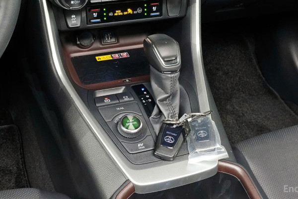 2023 Toyota RAV4 с пробегом 12 945 км