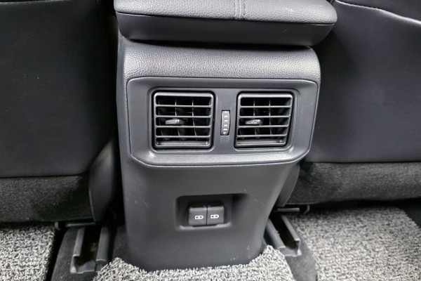 2023 Toyota RAV4 с пробегом 35 601 км