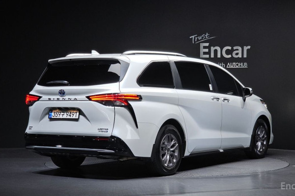 2023 Toyota Sienna с пробегом 12 710 км