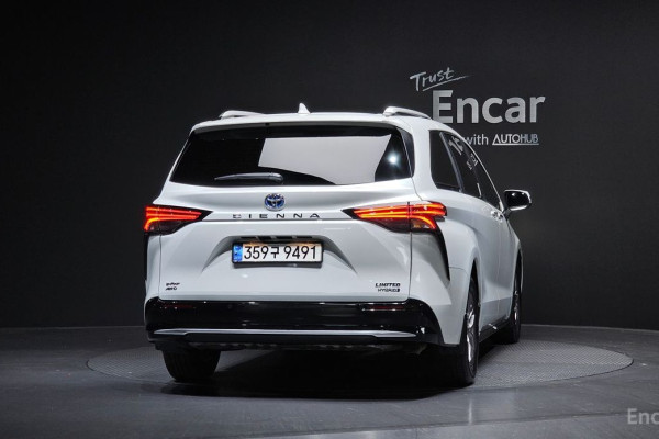 2023 Toyota Sienna с пробегом 12 710 км