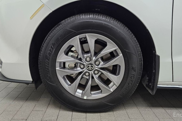 2023 Toyota Sienna с пробегом 12 710 км