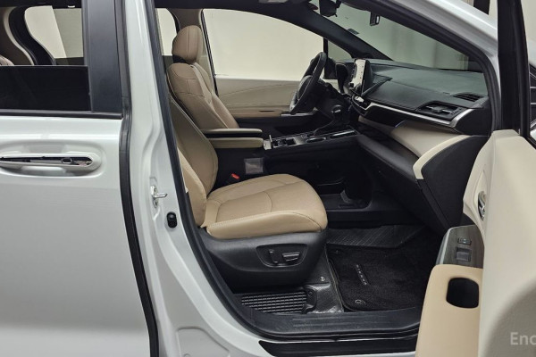 2023 Toyota Sienna с пробегом 12 710 км