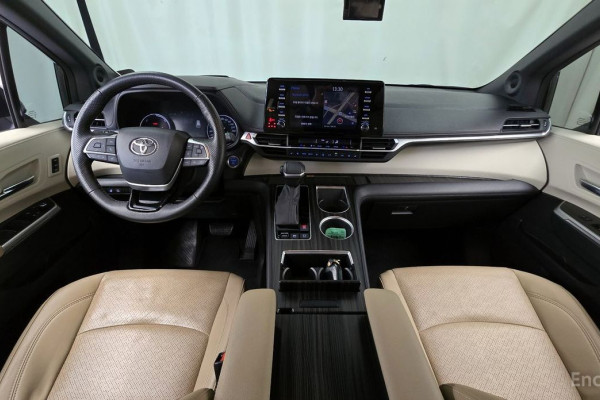 2022 Toyota Sienna с пробегом 72 166 км