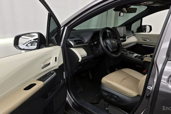 2022 Toyota Sienna с пробегом 72 166 км