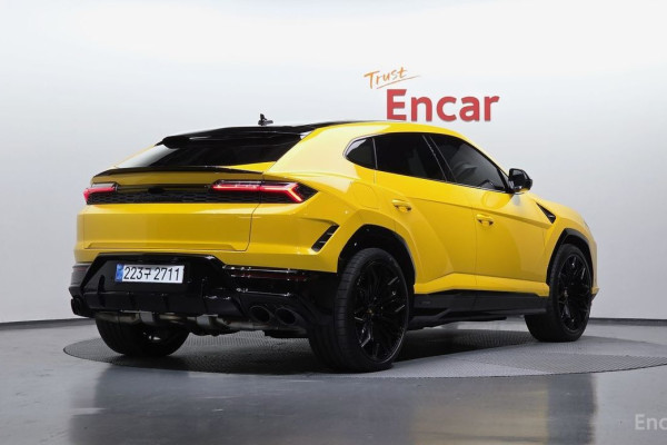 2025 Lamborghini Urus с пробегом 4 821 км