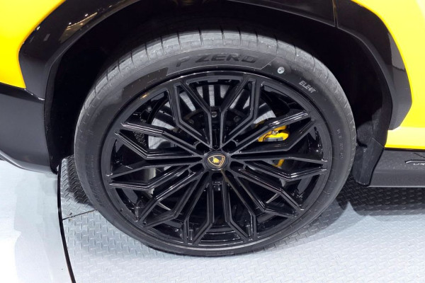 2025 Lamborghini Urus с пробегом 4 821 км