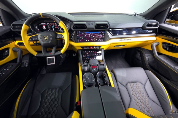 2025 Lamborghini Urus с пробегом 4 821 км
