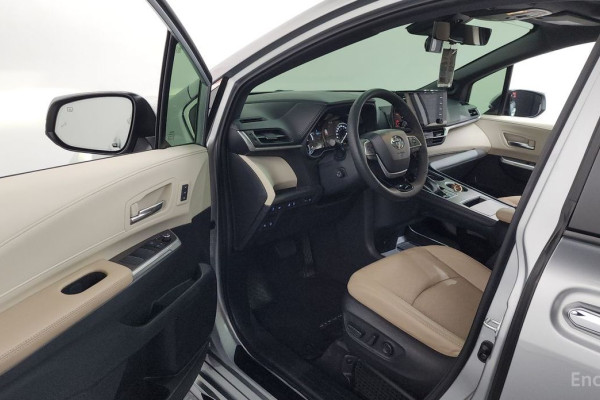 2022 Toyota Sienna с пробегом 46 213 км