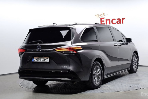 2023 Toyota Sienna с пробегом 81 160 км