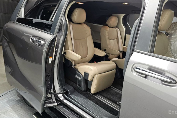 2023 Toyota Sienna с пробегом 81 160 км