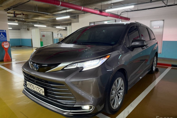 2022 Toyota Sienna с пробегом 77 301 км