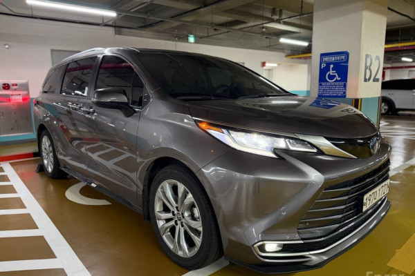 2022 Toyota Sienna с пробегом 77 301 км