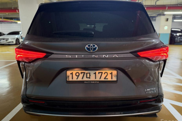 2022 Toyota Sienna с пробегом 77 301 км