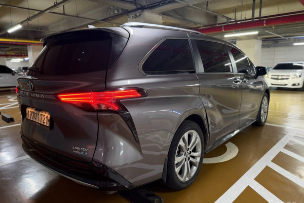 2022 Toyota Sienna с пробегом 77 301 км