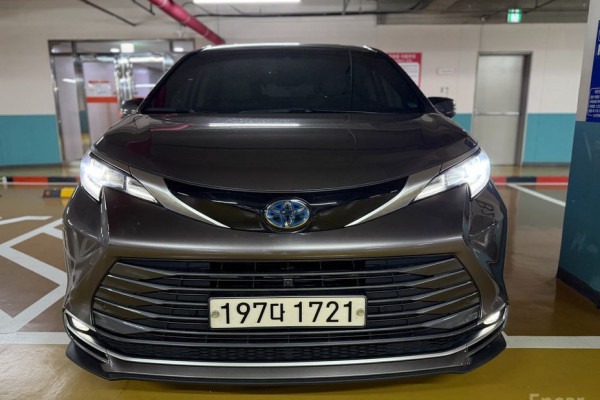 2022 Toyota Sienna с пробегом 77 301 км