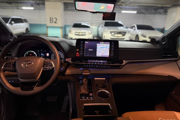 2022 Toyota Sienna с пробегом 77 301 км