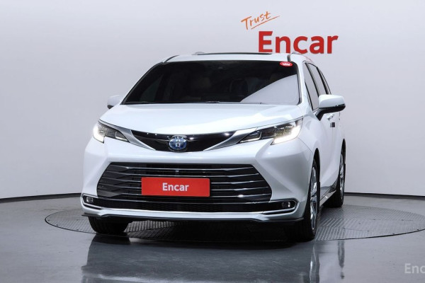 2023 Toyota Sienna с пробегом 25 586 км