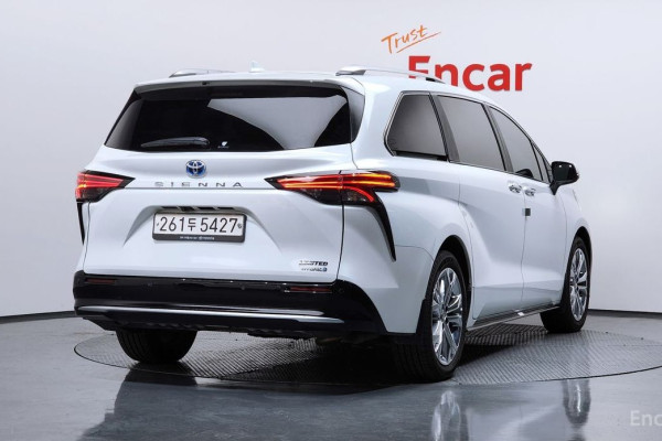 2023 Toyota Sienna с пробегом 25 586 км