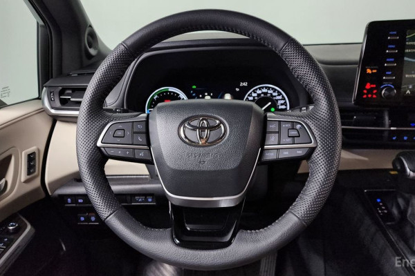 2023 Toyota Sienna с пробегом 25 586 км