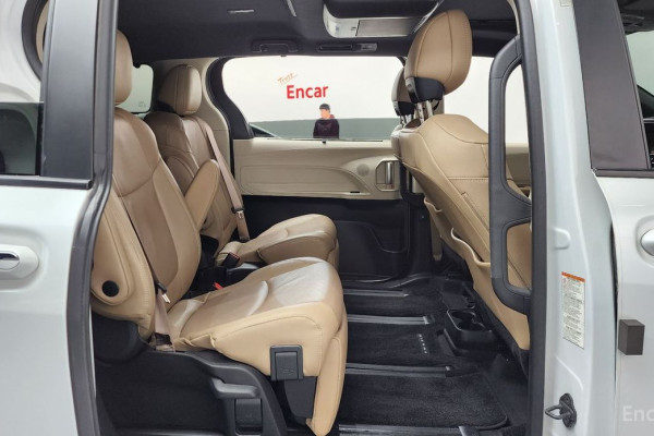 2023 Toyota Sienna с пробегом 25 586 км
