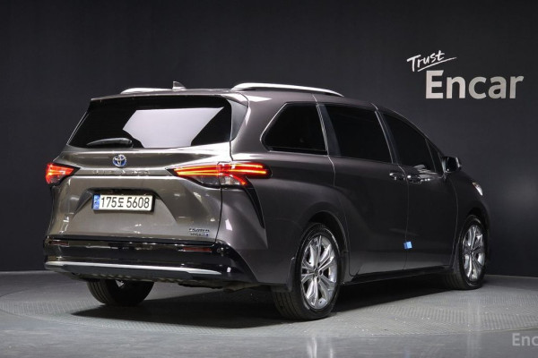 2022 Toyota Sienna с пробегом 74 030 км