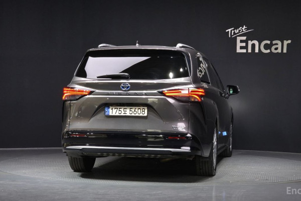 2022 Toyota Sienna с пробегом 74 030 км