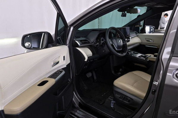 2022 Toyota Sienna с пробегом 74 030 км