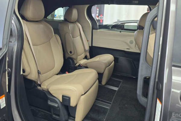 2022 Toyota Sienna с пробегом 74 030 км