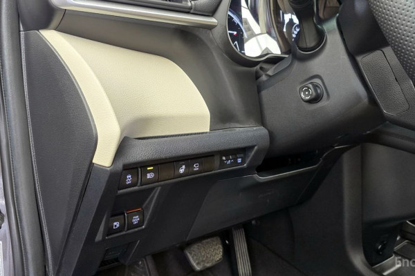 2022 Toyota Sienna с пробегом 74 030 км