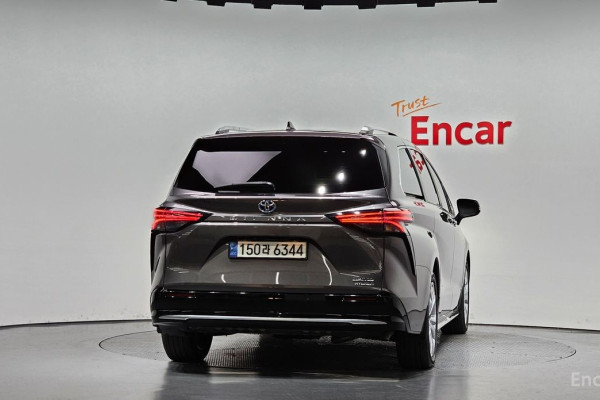 2022 Toyota Sienna с пробегом 32 611 км